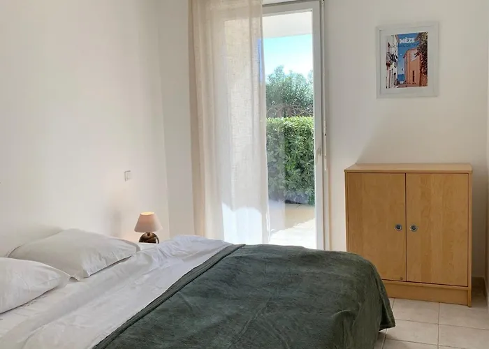 Confortable Avec Climatisation Et Jardin à - Fr-1-604-36 Mèze