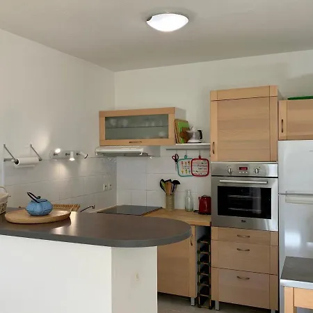 Confort à : Climatisé Avec Terrasse Et Jardin - Fr-1-604-36 Apartamento *