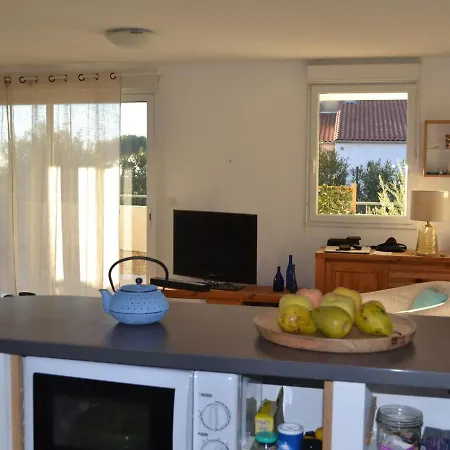 Confort à : Climatisé Avec Terrasse Et Jardin - Fr-1-604-36 Apartamento