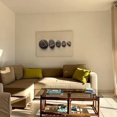 Soleil Et Detente A : Bel Proche Avec Terrasse Et Jardin - Fr-1-604-36 *